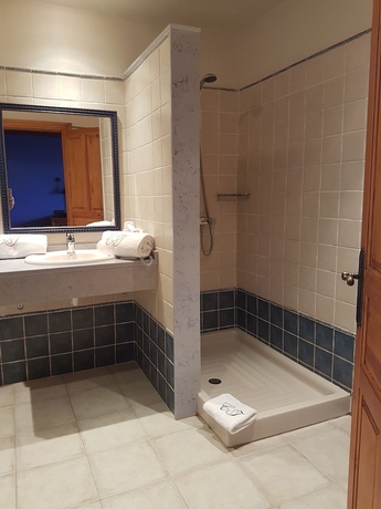 Imagen de la habitación del Hotel Rural La Casona de Tresali. Foto 19