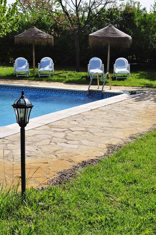 Imagen de la piscina del Hotel Rural La Paloma, Villanueva de Tapia. Foto 19