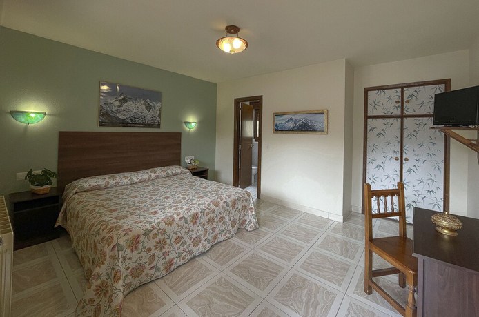 Imagen de la habitación del Hotel Rural La Ruta de Cabrales. Foto 11