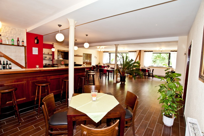 Imagen del bar/restaurante del Hotel Rural Landhotel and Steakhaus Mareen's. Foto 2