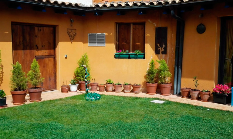 Imagen de los exteriores del Hotel Rural Las &Aacute;guedas. Foto 5