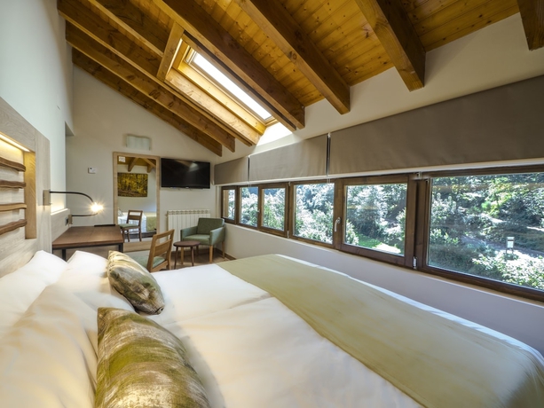 Imagen de la habitación del Hotel Rural Las Montañas de Pumar. Foto 11