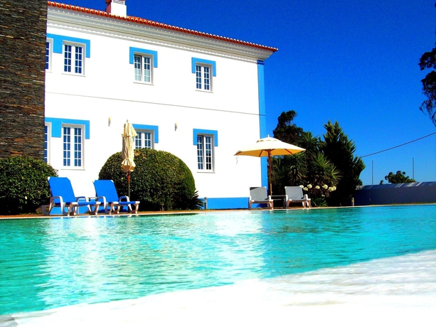 Imagen de la piscina del Hotel Rural Lousal. Foto 14