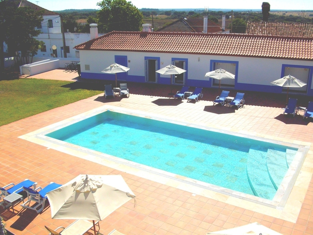 Imagen de la piscina del Hotel Rural Lousal. Foto 15