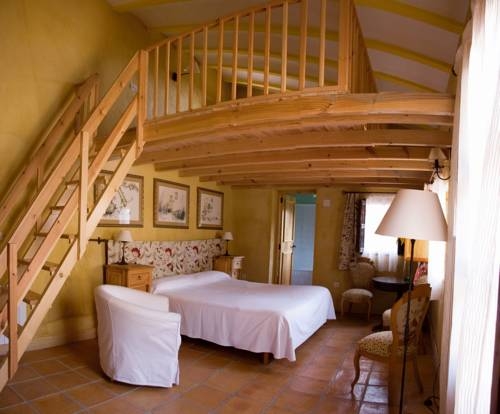 Imagen de la habitación del Hotel Rural Mas Fontanelles. Foto 16