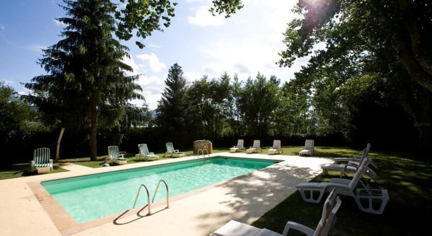 Imagen de la piscina del Hotel Rural Mas Sant Marc, La Molina - Alp. Foto 13