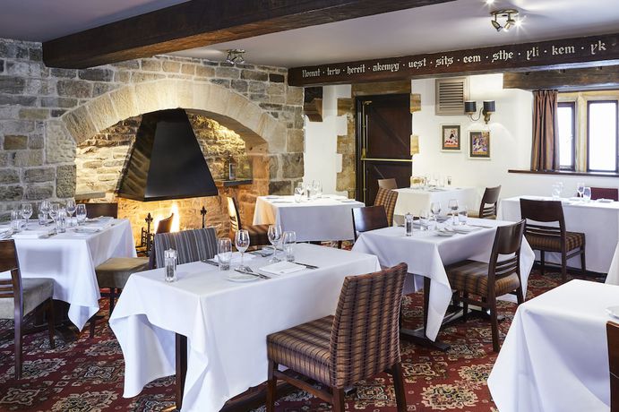 Imagen del bar/restaurante del Hotel Rural Mercure Barnsley Tankersley Manor. Foto 2