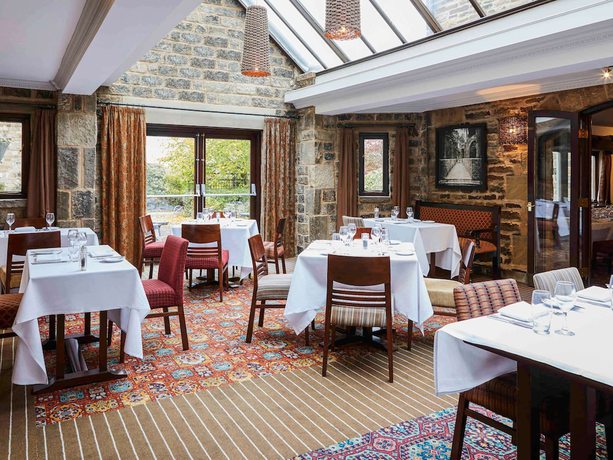 Imagen del bar/restaurante del Hotel Rural Mercure Barnsley Tankersley Manor. Foto 6