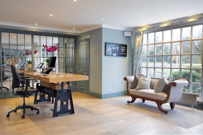 Imagen de los interiores del Hotel Rural Mercure Box Hill Burford Bridge. Foto 15