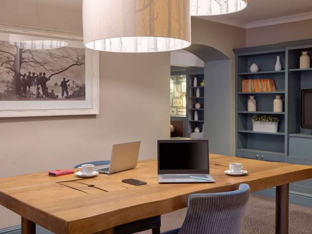 Imagen de los interiores del Hotel Rural Mercure Box Hill Burford Bridge. Foto 16