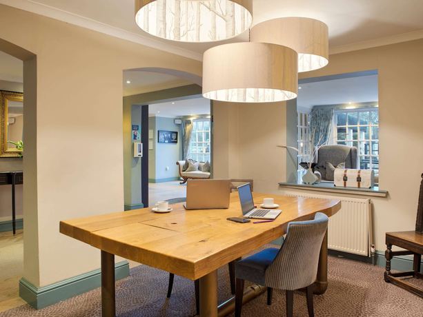 Imagen de los interiores del Hotel Rural Mercure Box Hill Burford Bridge. Foto 17