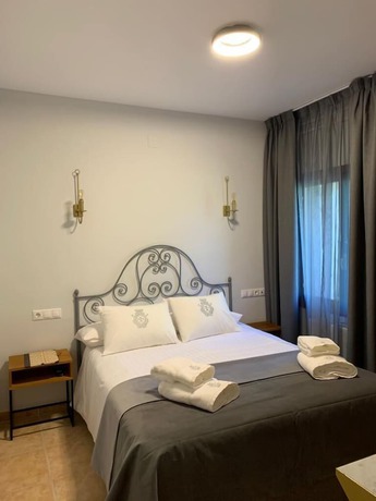 Imagen de la habitación del Hotel Rural Monasterio de Tejeda. Foto 2