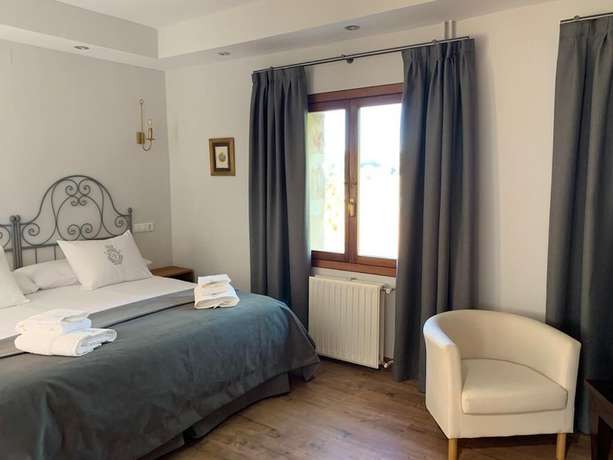 Imagen de la habitación del Hotel Rural Monasterio de Tejeda. Foto 9
