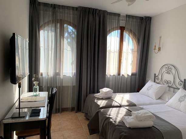 Imagen de la habitación del Hotel Rural Monasterio de Tejeda. Foto 11