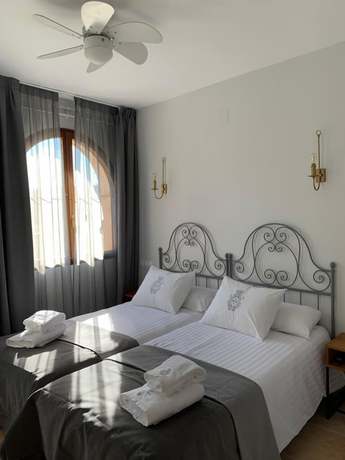 Imagen de la habitación del Hotel Rural Monasterio de Tejeda. Foto 17