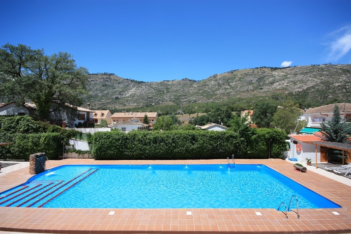 Imagen de la piscina del Hotel Rural Montaña De Cazorla. Foto 17