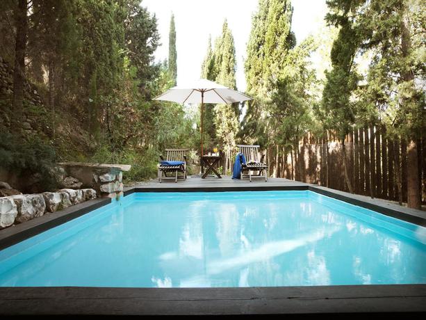 Imagen de la piscina del Hotel Rural Mont-sant. Foto 18