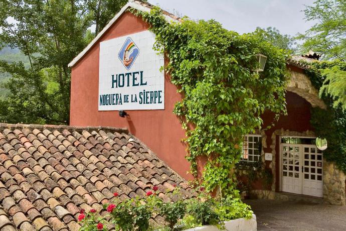 Imagen de los exteriores del Hotel Rural Noguera De La Sierpe. Foto 12