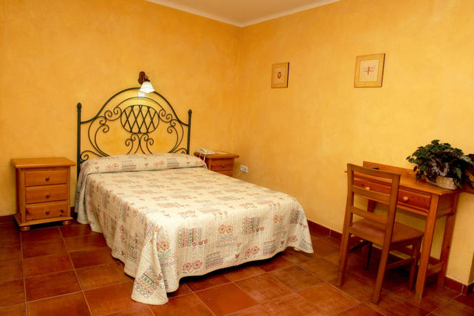 Imagen de la habitación del Hotel Rural Ocell Francolí. Foto 4