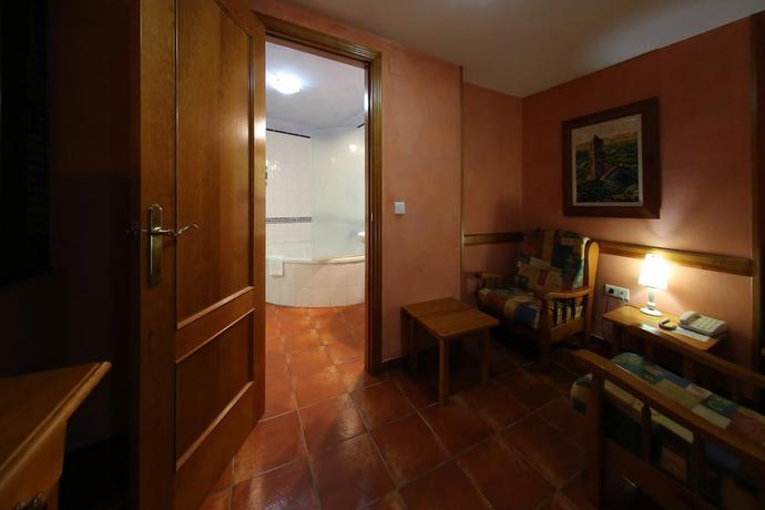 Imagen de la habitación del Hotel Rural Ocell Francolí. Foto 6