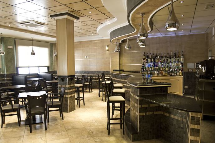 Imagen del bar/restaurante del Hotel Rural Orellana. Foto 4