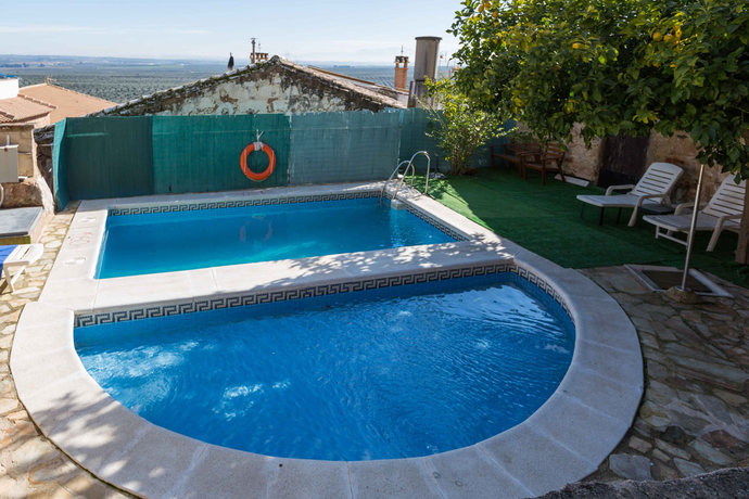 Imagen de la piscina del Hotel Rural Palacio Guzmanes. Foto 9