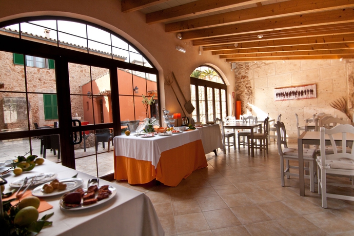 Imagen del bar/restaurante del Hotel Rural Petit Algaida. Foto 4