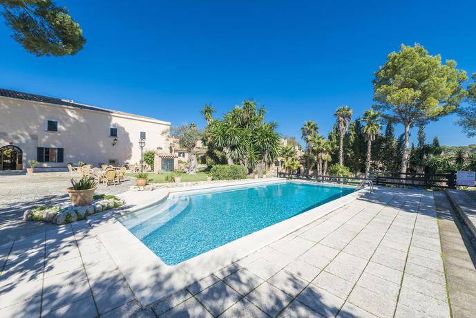Imagen de la piscina del Hotel Rural Petit Son Jordà. Foto 12