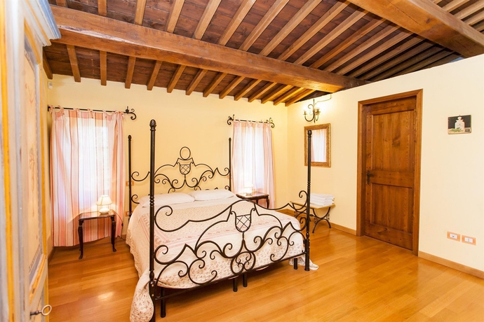 Imagen de los interiores del Hotel Rural Podere Caldaruccio La Pineta. Foto 8