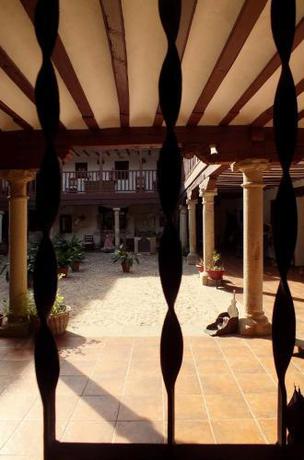 Imagen de los interiores del Hotel Rural Posada Los Caballeros. Foto 5