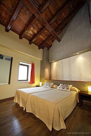 Imagen de la habitación del Hotel Rural Posada la Casona de Valbuena. Foto 10