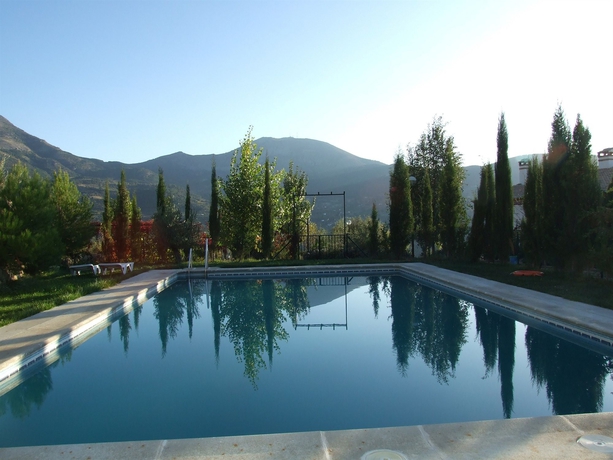 Imagen de la piscina del Hotel Rural Puerto Mágina. Foto 12