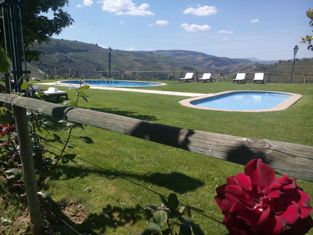 Imagen de la piscina del Hotel Rural Quinta Do Silval. Foto 15