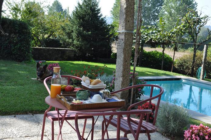 Imagen de los exteriores del Hotel Rural Quinta da Ponte do Louro. Foto 10
