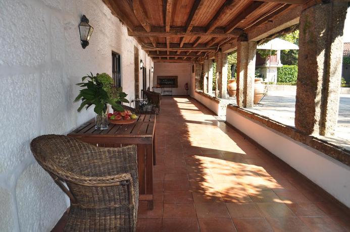 Imagen de los exteriores del Hotel Rural Quinta da Ponte do Louro. Foto 12