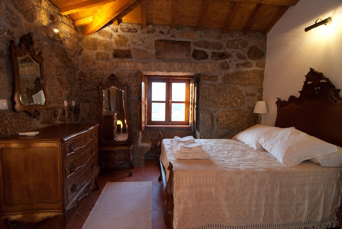Imagen de la habitación del Hotel Rural Quinta do Outeiro. Foto 13