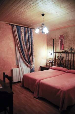 Imagen de la habitación del Hotel Rural Restaurante Los Rosales. Foto 5