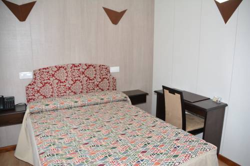 Imagen de la habitación del Hotel Rural Restaurante Los Rosales. Foto 9