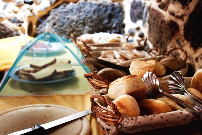 Imagen del bar/restaurante del Hotel Rural Restaurante Mahoh. Foto 10