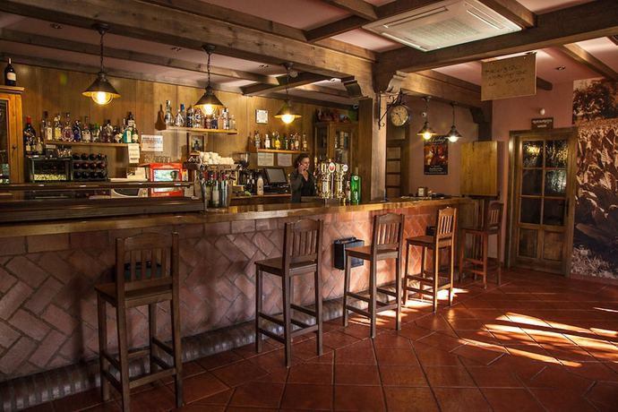 Imagen del bar/restaurante del Hotel Rural Robles. Foto 3