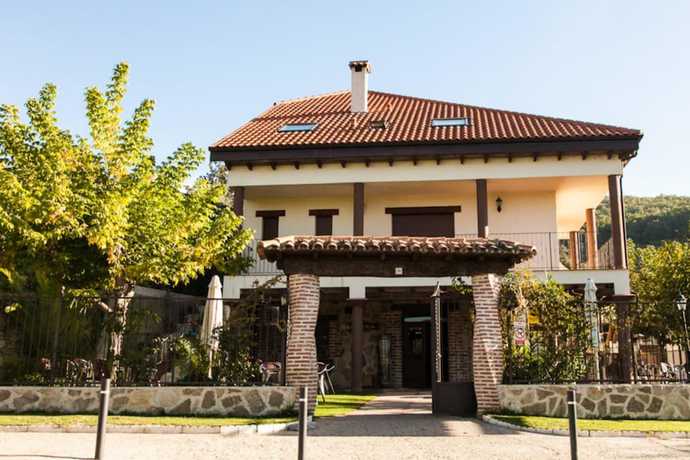 Imagen de los exteriores del Hotel Rural Robles. Foto 14