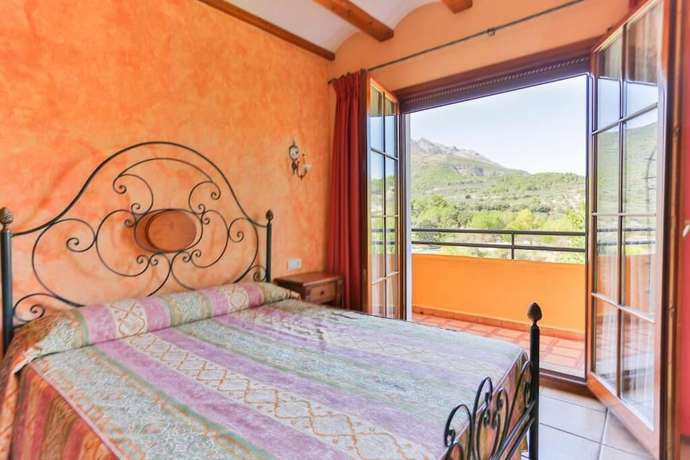 Imagen de la habitación del Hotel Rural Serrella. Foto 9