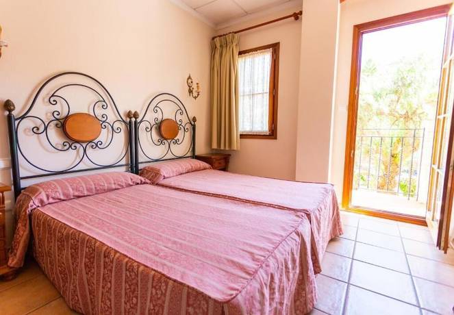 Imagen de la habitación del Hotel Rural Serrella. Foto 16