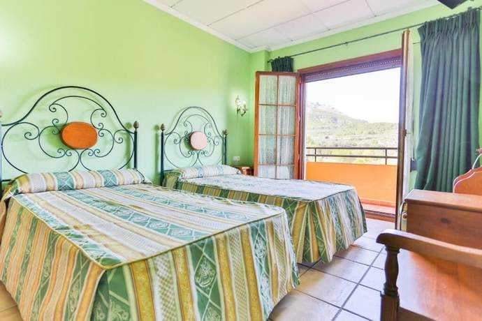 Imagen de la habitación del Hotel Rural Serrella. Foto 17