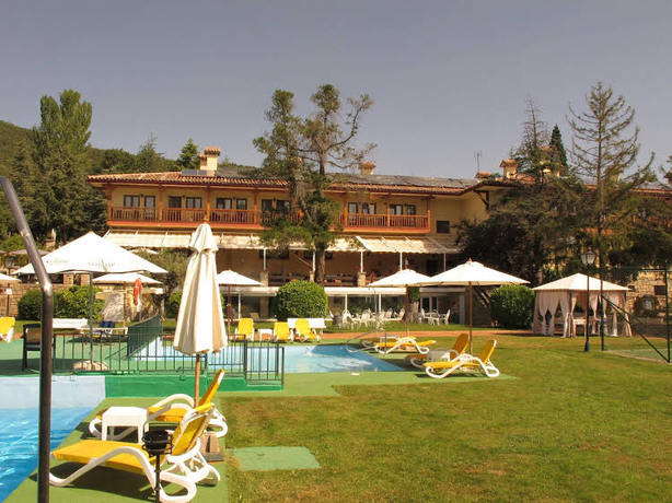 Imagen de la piscina del Hotel Rural Spa Hacienda Los Robles. Foto 12