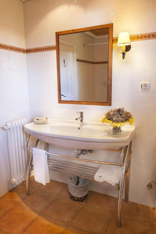 Imagen de la habitación del Hotel Rural Spa Hacienda Los Robles. Foto 8