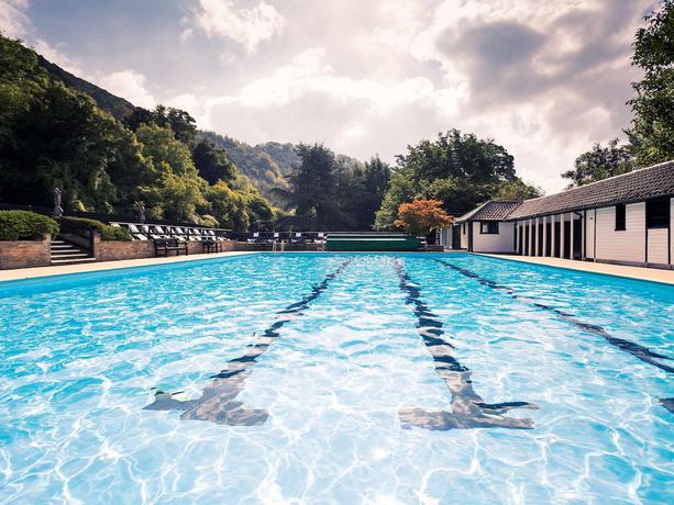 Imagen de la piscina del Hotel Rural Sunday Hotels Box Hill. Foto 20
