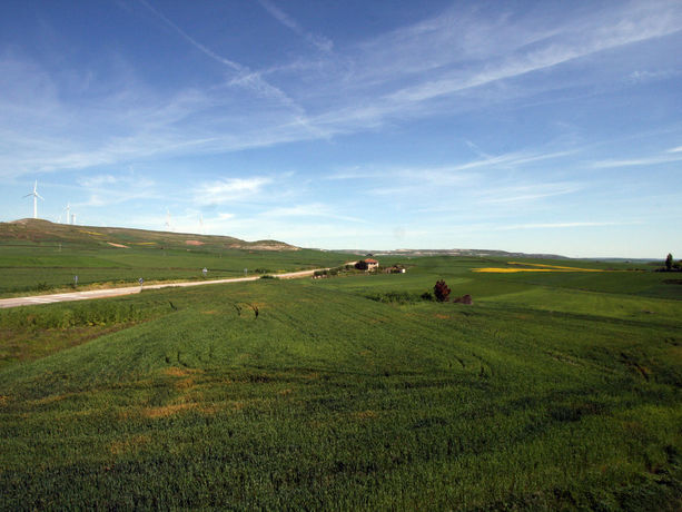 Imagen de los exteriores del Hotel Rural Tierras Del Cid. Foto 8