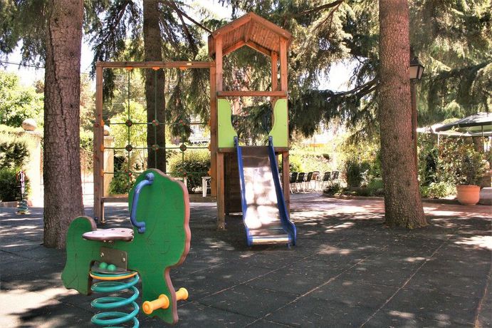 Imagen de los exteriores del Hotel Rural Torreblanca, Guadarrama. Foto 12