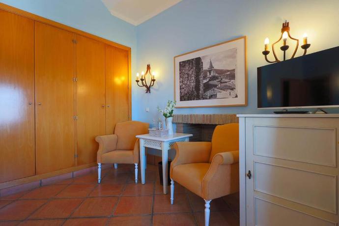 Imagen de los interiores del Hotel Rural Tugasa Castillo De Castellar. Foto 26